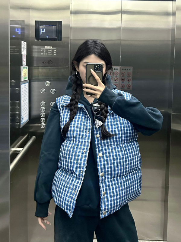 Ženska poliesterova vesta bez rukava, sa stojećim ovratnikom, geometrijski uzorak, debeli punjenje, zatvarač