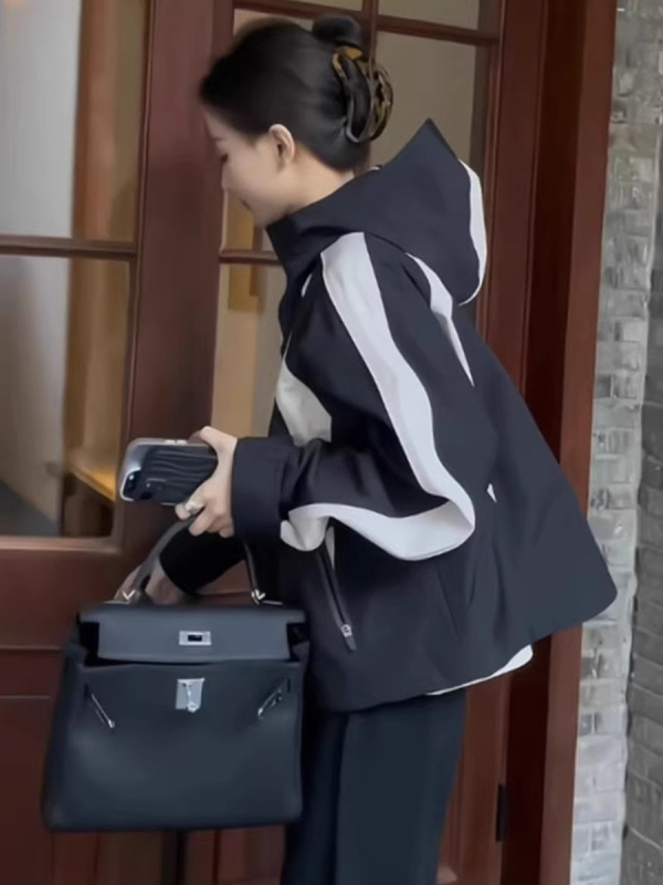 Ženska jakna s polo ovratnikom, labav kroj, duge rukave, dizajn u boji kombinacije boja, Spandex materijal, džepovi sa zatvaračem, jesen 2025