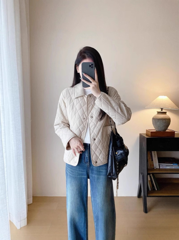 Jachetă damă din bumbac, cu umplutură, reversibilă, cusături diamant, guler rever, închidere cu fermoar (Umplere: bumbac; Material principal: poliester; Guler: rever; Închidere: fermoar; Reversibil)