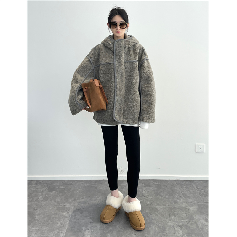 Geacă damă cu glugă, exterior poliester, umplutură din bumbac, fermoar, grosime superioară, croială lejeră