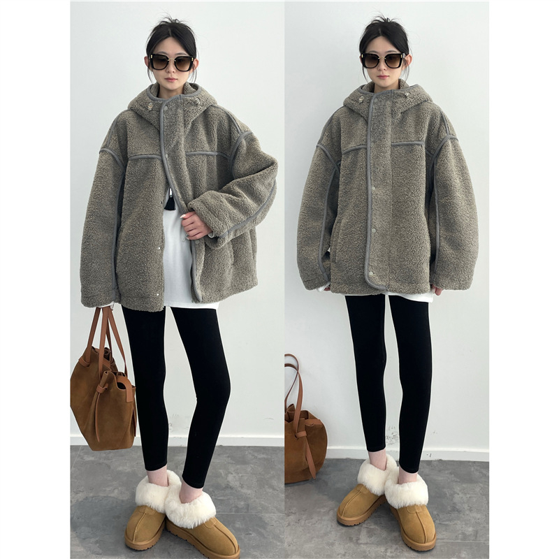 Geacă damă cu glugă, exterior poliester, umplutură din bumbac, fermoar, grosime superioară, croială lejeră