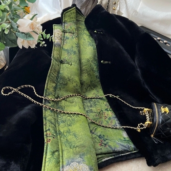 Дамско памучно подплатено палто, двустранно носимо; Polo яка; Материя: chenille; Основна материя: регенерирани целулозни влакна; Дължина: 50–65 см