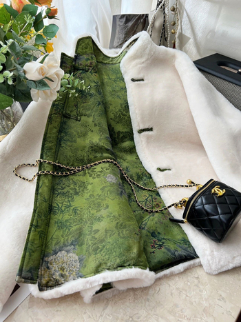 Дамско памучно подплатено палто, двустранно носимо; Polo яка; Материя: chenille; Основна материя: регенерирани целулозни влакна; Дължина: 50–65 см