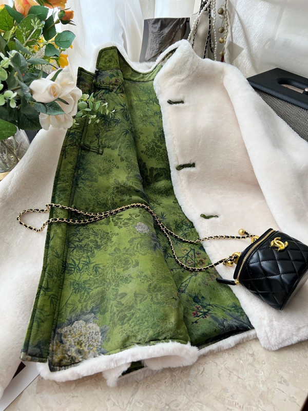 Дамско памучно подплатено палто, двустранно носимо; Polo яка; Материя: chenille; Основна материя: регенерирани целулозни влакна; Дължина: 50–65 см