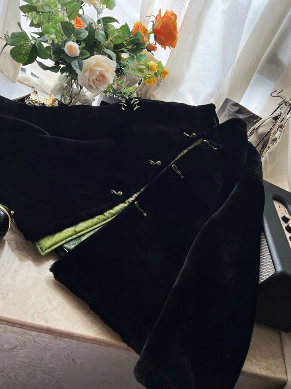 Дамско памучно подплатено палто, двустранно носимо; Polo яка; Материя: chenille; Основна материя: регенерирани целулозни влакна; Дължина: 50–65 см