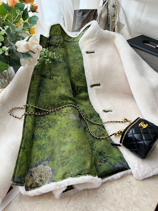 Дамско памучно подплатено палто, двустранно носимо; Polo яка; Материя: chenille; Основна материя: регенерирани целулозни влакна; Дължина: 50–65 см