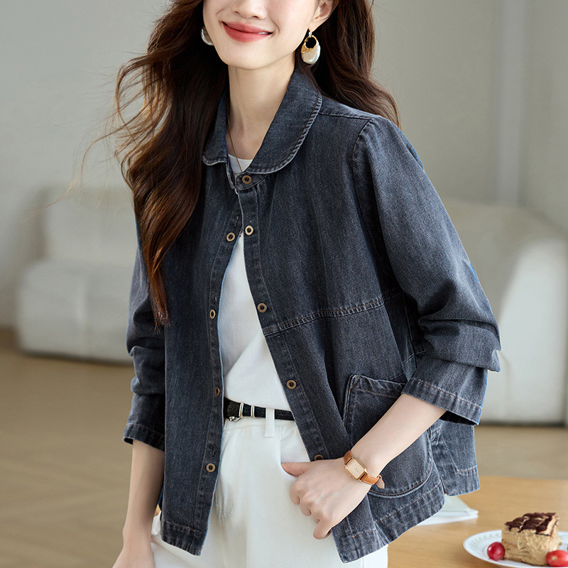 Moteriška trumpa džinsinė striukė su polo apykakle, laisvas siluetas, denim/medvilnės mišinys, pavasaris 2025