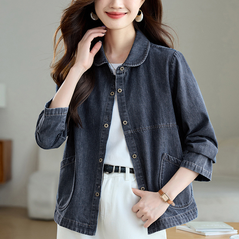 Moteriška trumpa džinsinė striukė su polo apykakle, laisvas siluetas, denim/medvilnės mišinys, pavasaris 2025