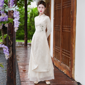 Zen ihletésű qipao tea ruha állon lévő gallérral, hímzéssel és hosszú ujjúval – őszi kínai stílus, eredeti dizájn továbbfejlesztett (Anyag: pamut-poliészter keverék; Fő anyag: poliészter; Tartalom: 30% alatt)