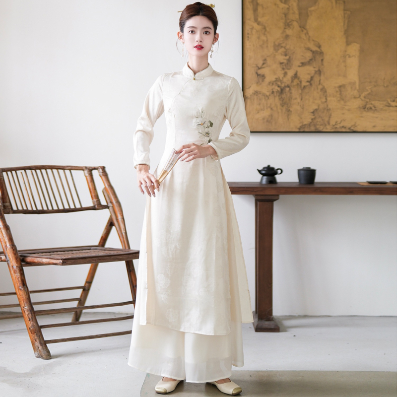 Zen ihletésű qipao tea ruha állon lévő gallérral, hímzéssel és hosszú ujjúval – őszi kínai stílus, eredeti dizájn továbbfejlesztett (Anyag: pamut-poliészter keverék; Fő anyag: poliészter; Tartalom: 30% alatt)