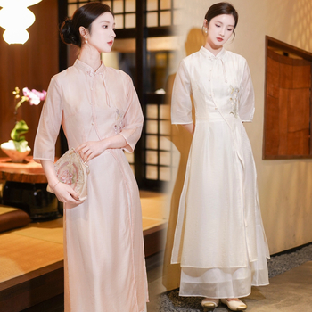 Kínai stílusú női hímzett teásruha álló gallérral és 3/4-es ujjaival – pamut és poliészter keverék, fő anyag tartalma 30% alatt, termékkód Qian duoduo golden horse-2183