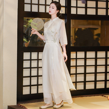 Kínai stílusú női hímzett teásruha álló gallérral és 3/4-es ujjaival – pamut és poliészter keverék, fő anyag tartalma 30% alatt, termékkód Qian duoduo golden horse-2183