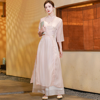 Kínai stílusú női hímzett teásruha álló gallérral és 3/4-es ujjaival – pamut és poliészter keverék, fő anyag tartalma 30% alatt, termékkód Qian duoduo golden horse-2183