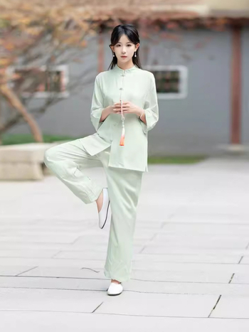 Két részes Tai Chi és Jóga szett, kendervászon anyag 70–80%, kollázs varrással, 2024 nyár, néptáncra alkalmas