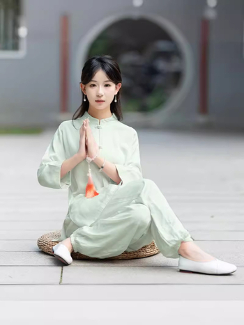 Két részes Tai Chi és Jóga szett, kendervászon anyag 70–80%, kollázs varrással, 2024 nyár, néptáncra alkalmas