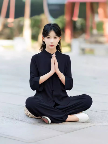 Két részes Tai Chi és Jóga szett, kendervászon anyag 70–80%, kollázs varrással, 2024 nyár, néptáncra alkalmas