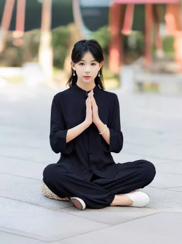 Két részes Tai Chi és Jóga szett, kendervászon anyag 70–80%, kollázs varrással, 2024 nyár, néptáncra alkalmas