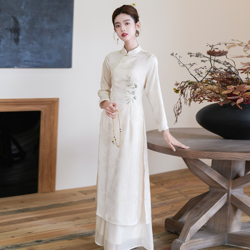 Qipao čajové šaty s vyšívaním, Zen stojaci golier, dlhé rukávy, zmes bavlny a polyesteru