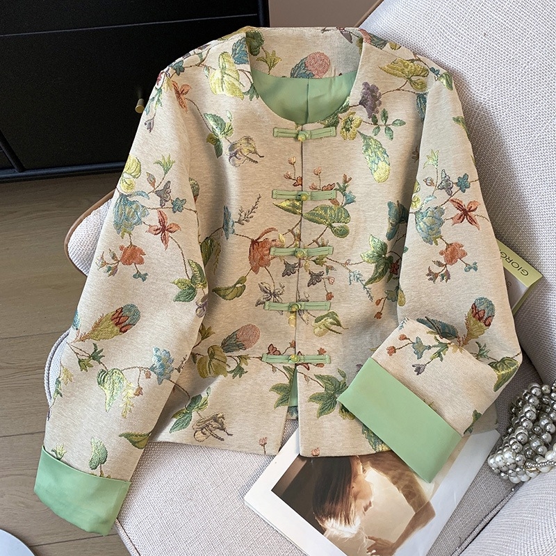 Hánfu inspirált felső/kardigán dzseki chenille brokáttal, csomó gombokkal, fejlett hímzéssel és jacquard szövettel; Fő anyag: kecskebőr; Modell Flower Through the Ages-0230; univerzális méret