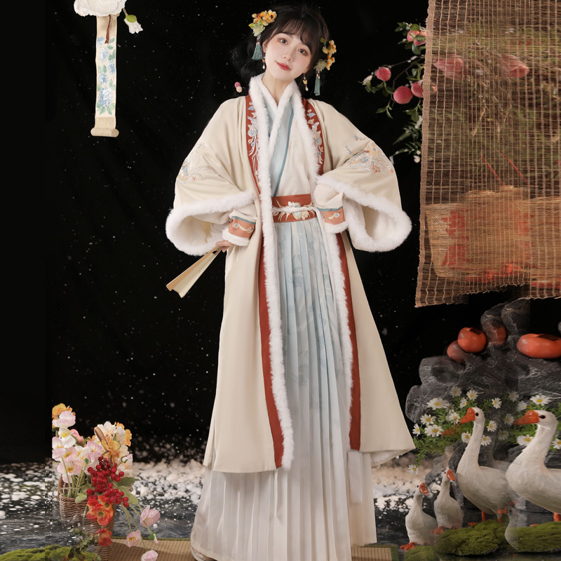 Hanfu női téli szett hosszú kabáttal és pliszírozott szoknyával - poliészter-pamut keverék, pamut tartalom 30-50%, 2023 tavasz