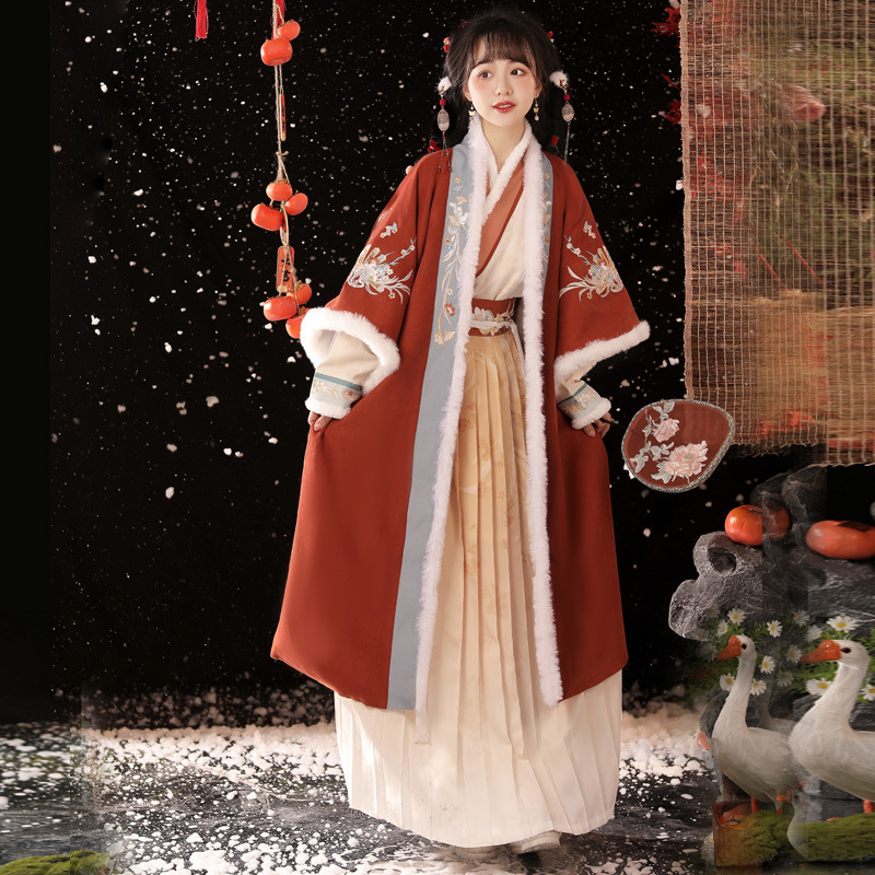 Hanfu női téli szett hosszú kabáttal és pliszírozott szoknyával - poliészter-pamut keverék, pamut tartalom 30-50%, 2023 tavasz
