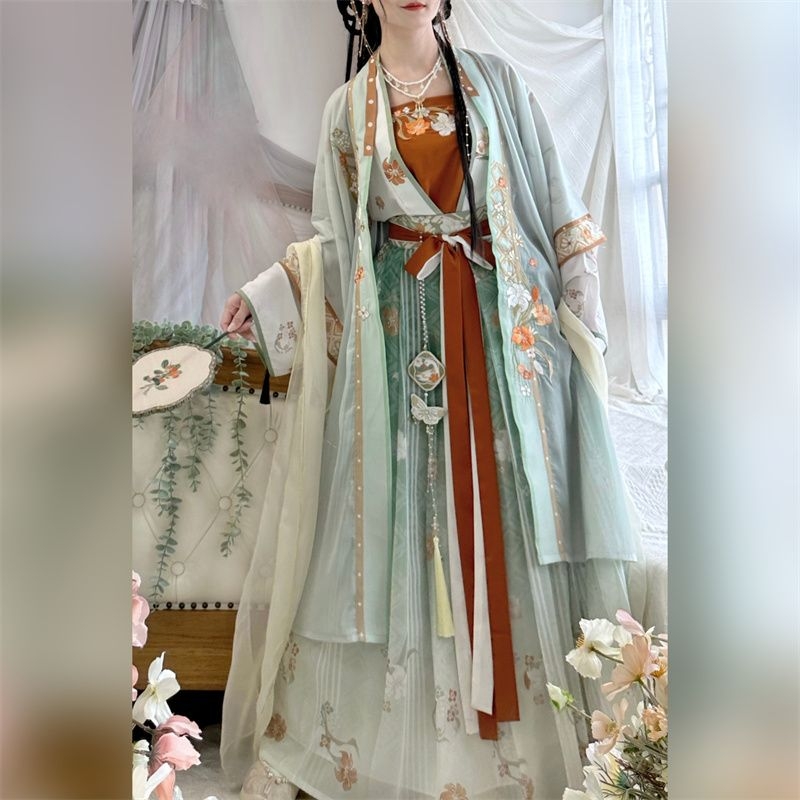 Song-dinasztia Hanfu hímzett derékig érő öt darabos készlet, sifon anyag, poliészter 30–50%