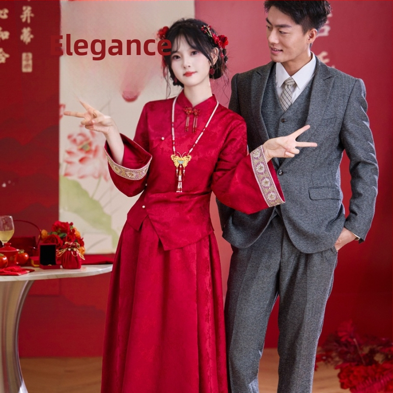 Bevont jacquard felső és szoknya készlet disz koronggombokkal, pamut-poliészter keverék, poliészter tartalom 30% alatt, univerzális modell