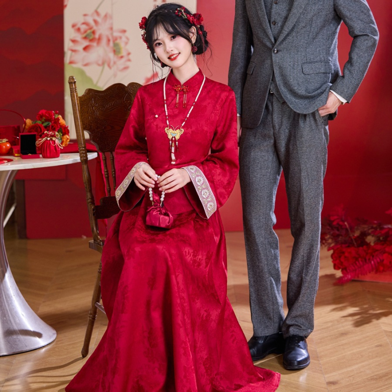 Bevont jacquard felső és szoknya készlet disz koronggombokkal, pamut-poliészter keverék, poliészter tartalom 30% alatt, univerzális modell