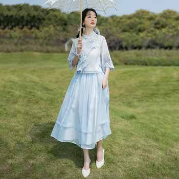 Tang-stílusú kapcsos felső Hanfu készlet tintás nyomtatott kínai esztétikával (Fő anyag: kecskebőr; Anyag: drótos szövet; Szezon: 2023 nyár)