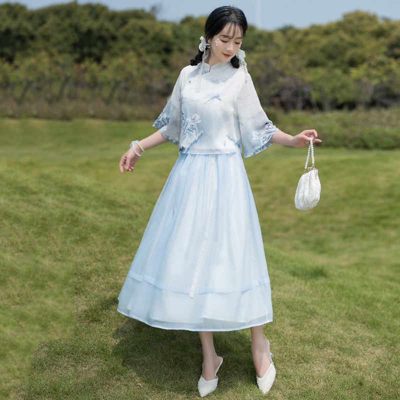 Tang-stílusú kapcsos felső Hanfu készlet tintás nyomtatott kínai esztétikával (Fő anyag: kecskebőr; Anyag: drótos szövet; Szezon: 2023 nyár)