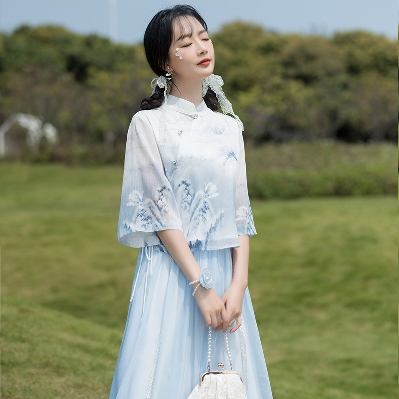 Tang-stílusú kapcsos felső Hanfu készlet tintás nyomtatott kínai esztétikával (Fő anyag: kecskebőr; Anyag: drótos szövet; Szezon: 2023 nyár)