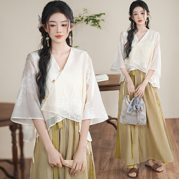 Hímzett Hanfu felső és nadrágokból álló két részes készlet, ferde záródás kötözött gombokkal, ¾ ujjú, fő anyag: kecskebőr; anyag neve: pamutfonal