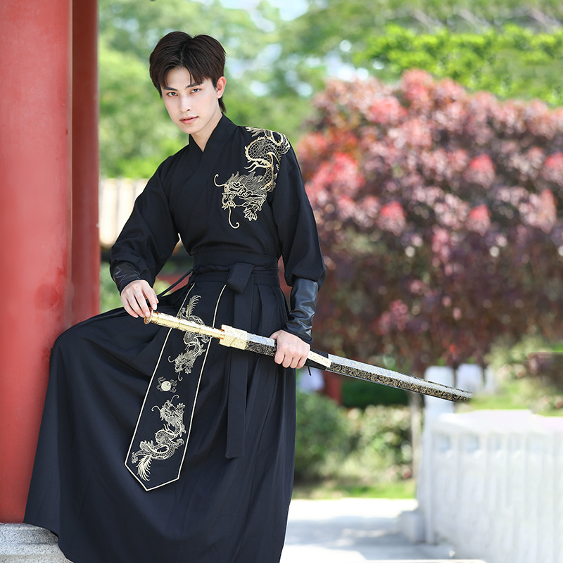 Férfi jelmez kínai stílusban kard előadásokhoz, ősi dizájn, vonzó és domináns. Anyag: pamutfonal; Fő anyag: poliészter; Poliészter tartalom: kevesebb mint 30%; Szezon: 2022 nyár.