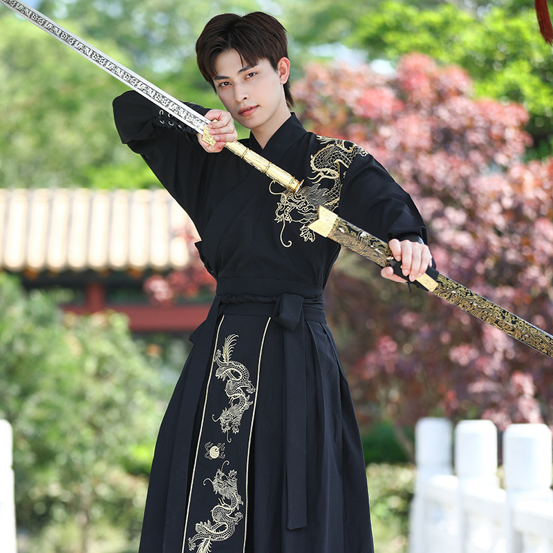 Férfi jelmez kínai stílusban kard előadásokhoz, ősi dizájn, vonzó és domináns. Anyag: pamutfonal; Fő anyag: poliészter; Poliészter tartalom: kevesebb mint 30%; Szezon: 2022 nyár.