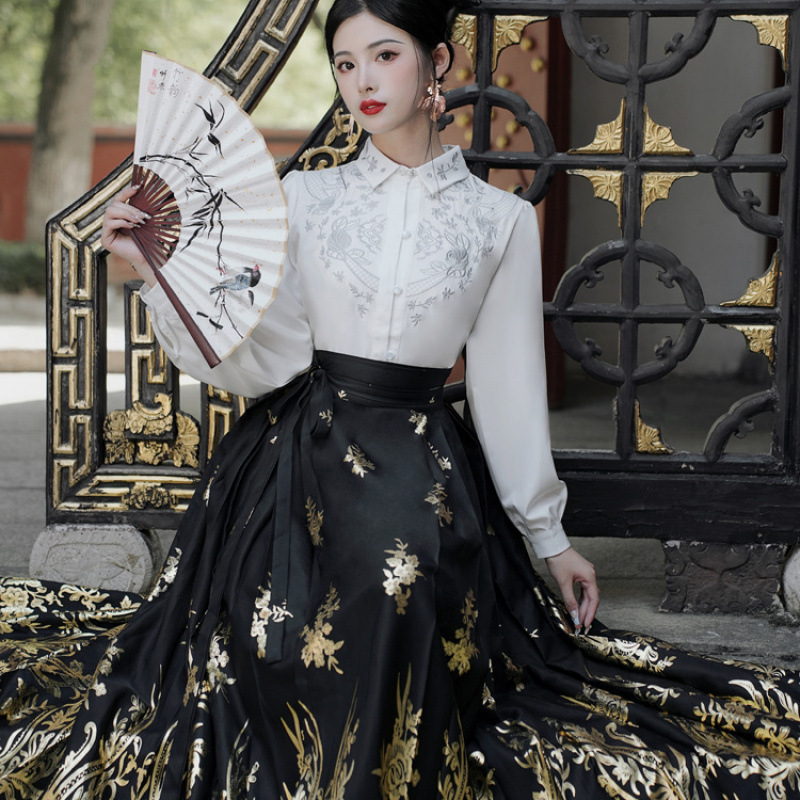 Quchi Hanfu-inspirirani komplet s vezom, dugi rukavi, džakard, zlatni otisci detalja, 95% poliester