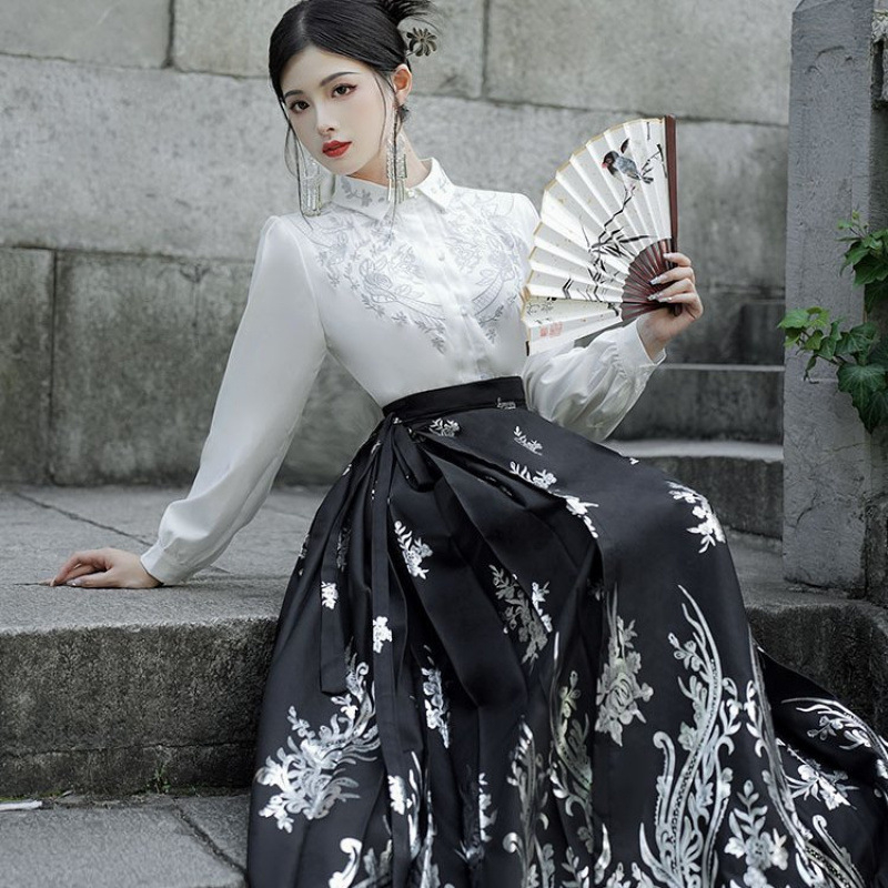 Quchi Hanfu-inspirirani komplet s vezom, dugi rukavi, džakard, zlatni otisci detalja, 95% poliester