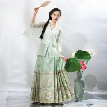 Hanfu set šal i suknja s dizajnom 'Horse-Face', vintage kineskog stila, acetatna vlakna 30–50% i Spandex 50–70%, zlatno pletenje, ljeto 2023