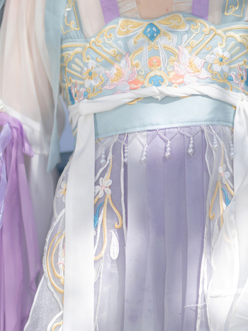 Ženska Hanfu haljina, Tang stil s teškom izvezenim na metalnoj žici tkanini, ljeto 2023