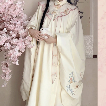 Ming-stílusú Hanfu szett: álló galléros felső, felhőhímzéses vállrész, mellény és szoknya, poliészter anyag, nyomtatás, 2023 ősz