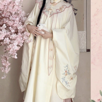 Ming-stílusú Hanfu szett: álló galléros felső, felhőhímzéses vállrész, mellény és szoknya, poliészter anyag, nyomtatás, 2023 ősz