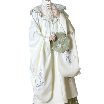 Ming-stílusú Hanfu szett: álló galléros felső, felhőhímzéses vállrész, mellény és szoknya, poliészter anyag, nyomtatás, 2023 ősz
