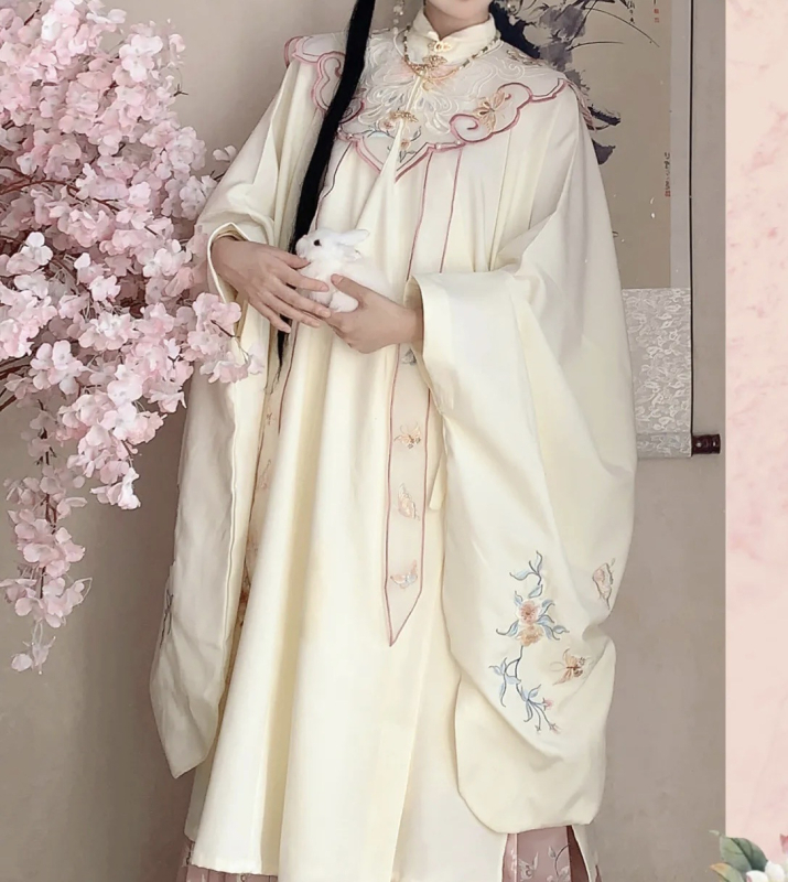 Ming-stílusú Hanfu szett: álló galléros felső, felhőhímzéses vállrész, mellény és szoknya, poliészter anyag, nyomtatás, 2023 ősz