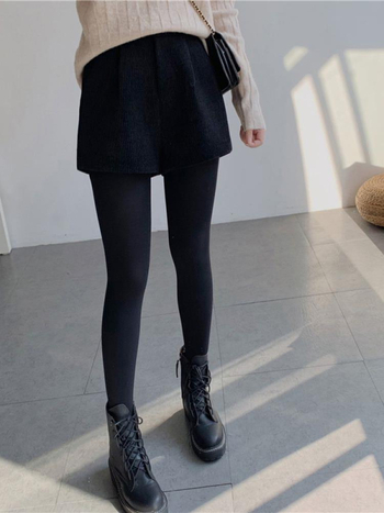 Női poliészter rövidnadrág egyenes szabású, 3/4 hosszúságú, zsebekkel, mindennapi viselet