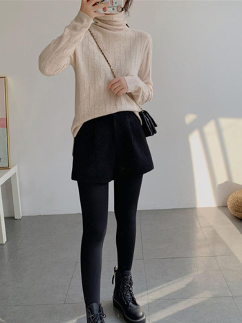 Női poliészter rövidnadrág egyenes szabású, 3/4 hosszúságú, zsebekkel, mindennapi viselet