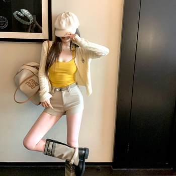 Női mindennapi nadrág magas derekú, bő szabású, 3/4 hosszú, poliészter keverék (fő 80–90%, másodlagos 70–80%), tavasz 2025, japán-koreai lazító stílus.