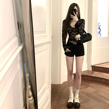 Női mindennapi nadrág magas derekú, bő szabású, 3/4 hosszú, poliészter keverék (fő 80–90%, másodlagos 70–80%), tavasz 2025, japán-koreai lazító stílus.