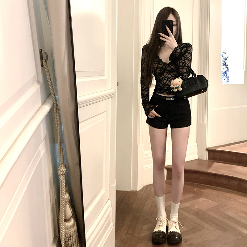 Női mindennapi nadrág magas derekú, bő szabású, 3/4 hosszú, poliészter keverék (fő 80–90%, másodlagos 70–80%), tavasz 2025, japán-koreai lazító stílus.