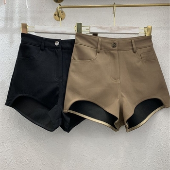 Női capri hosszúságú egyenes szabású rövidnadrág, poliészter, közepes vastagság, fő anyag tartalma 30% alatt