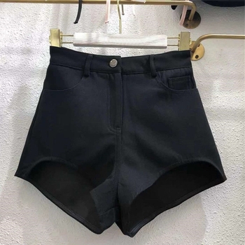 Női capri hosszúságú egyenes szabású rövidnadrág, poliészter, közepes vastagság, fő anyag tartalma 30% alatt