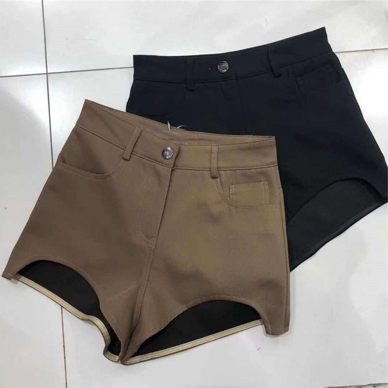 Női capri hosszúságú egyenes szabású rövidnadrág, poliészter, közepes vastagság, fő anyag tartalma 30% alatt